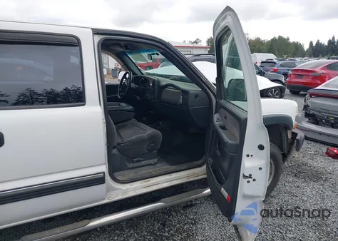 2002 Chevrolet Silverado 2500Hd Ls z USA, uszkodzony, nr VIN 1GCHK23U62F246798